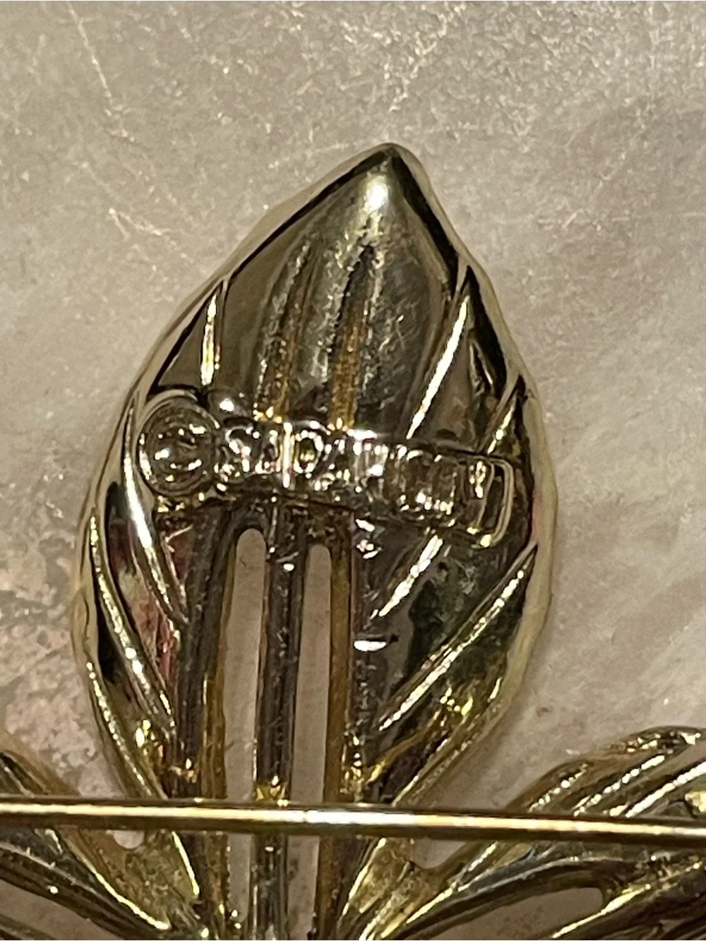 Vintage Gold Tone Signed Sarah Coventry Pin #7106